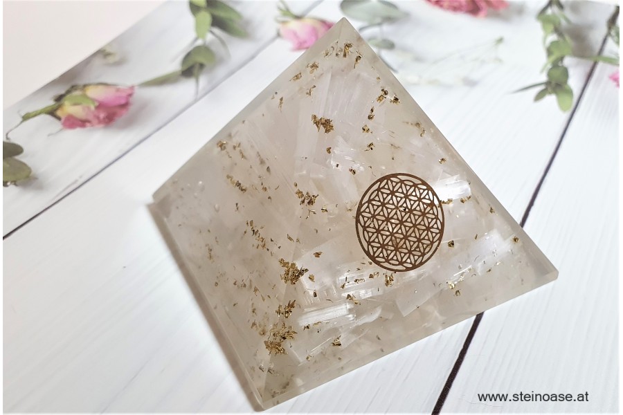 Orgonit Pyramide: Selenit & Blume des Lebens